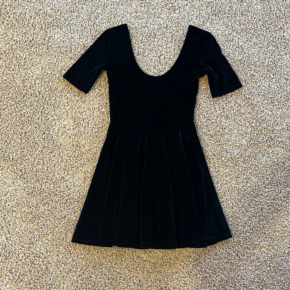 Black velvet dress (UO)